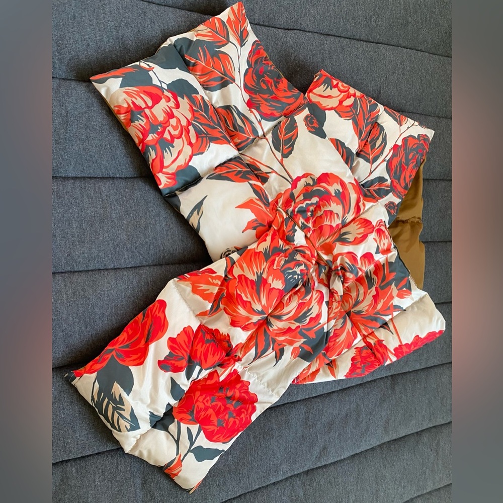 Aerie Offline Reversible Puffer Scarf.